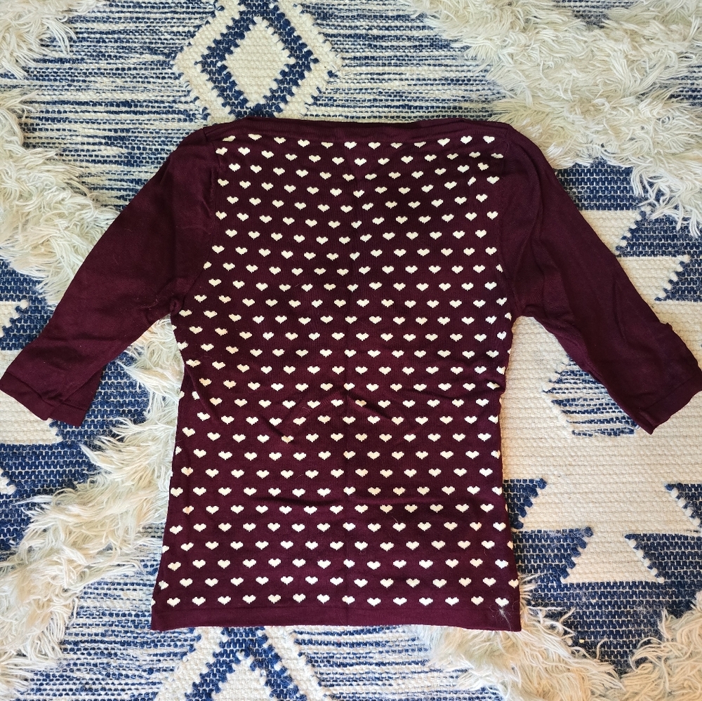 Sweater w/heart pattern